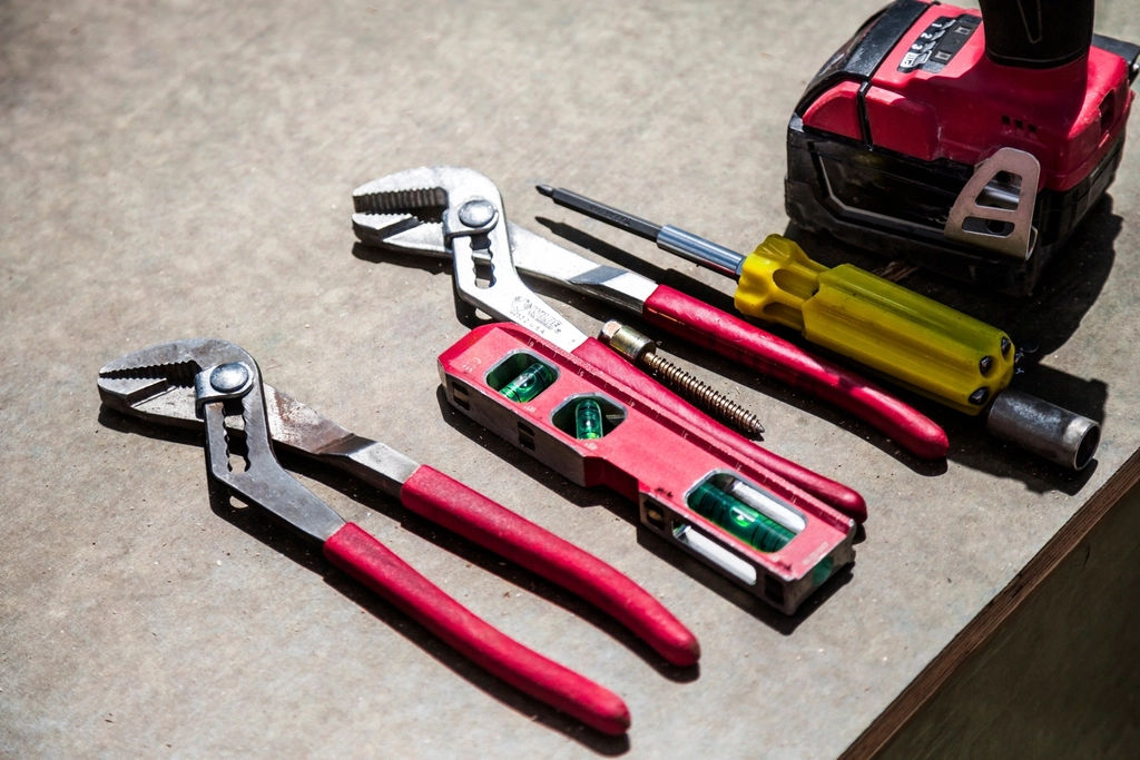 Free constructions tools table